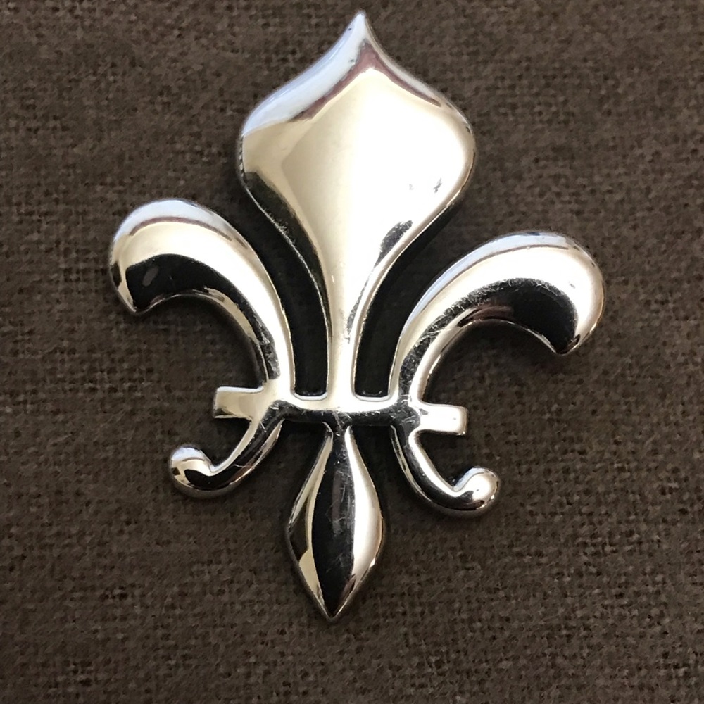 James Avery Retired Fleur De Les Pendant!